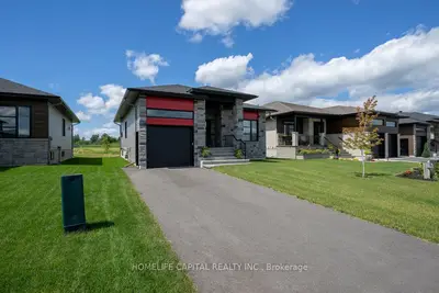 Detached in Casselman