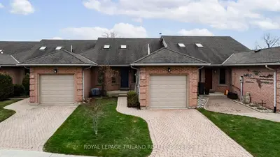 Condo Townhouse in Lambton Shores