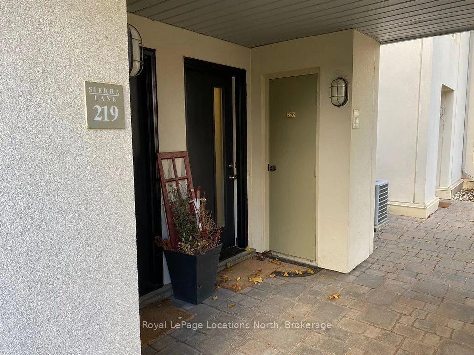 120 FAIRWAY Court 220, Blue Mountains, ON L9Y 0P8