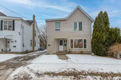 Detached in Niagara Falls