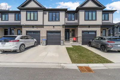Condo Townhouse in Strathroy-Caradoc