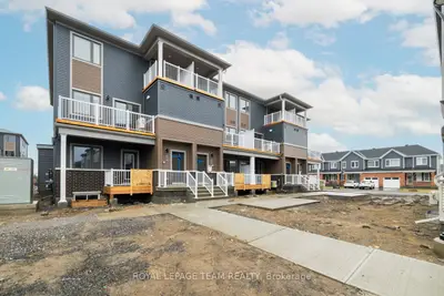 Condo Townhouse in Barrhaven