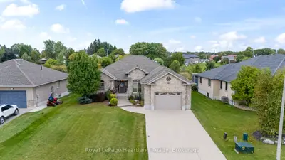 Detached in Minto