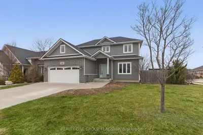 16 Peachwood Drive, Kingsville, On N9y 4g5