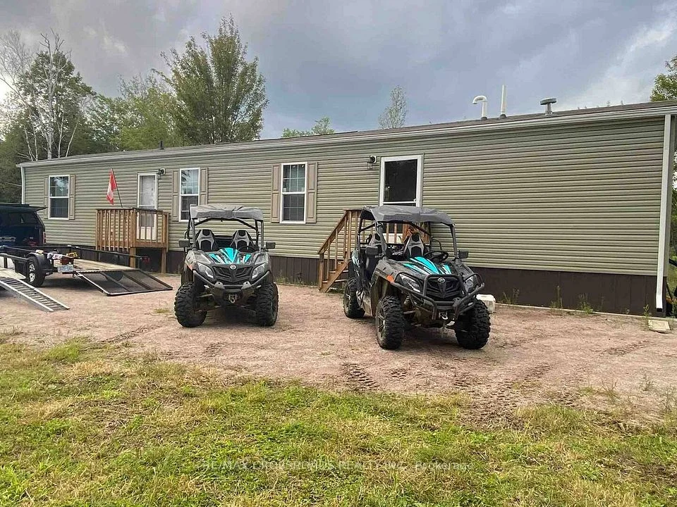 10 Hunt Road, Addington Highlands, ON K0H 1K0