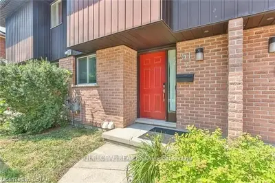 Att/Row/Townhouse in London North