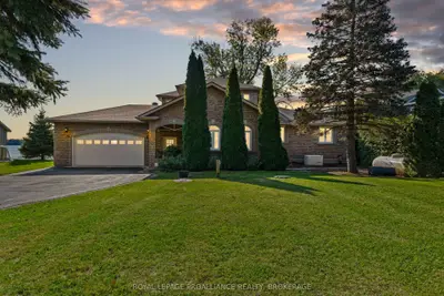 Detached in Front of Leeds & Seeleys Bay