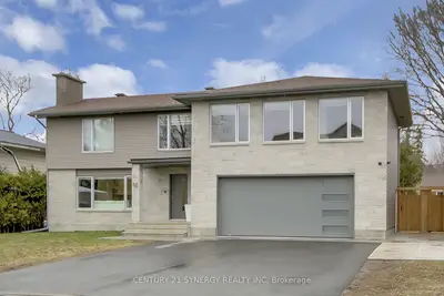 Detached in Meadowlands - Crestview and Area
