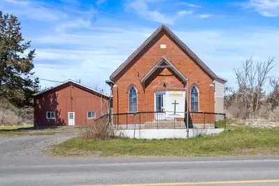 Upper Level in Greater Napanee