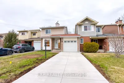 Att/Row/Townhouse in South of Baseline to Knoxdale