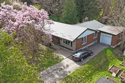 Detached in Woodstock