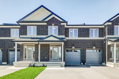Att/Row/Townhouse in North Perth