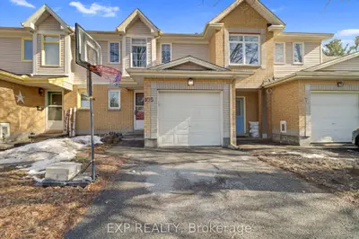 Att/Row/Townhouse in Kanata