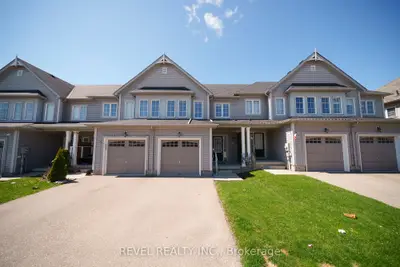 Att/Row/Townhouse in Brantford
