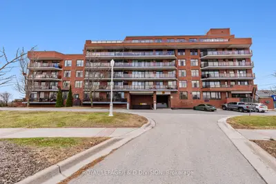 Condo Apartment in Peterborough