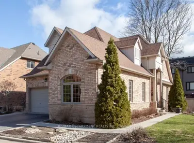 195 Wilson Street W 1, Hamilton, On L9g 1n4