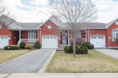 Att/Row/Townhouse in Kawartha Lakes