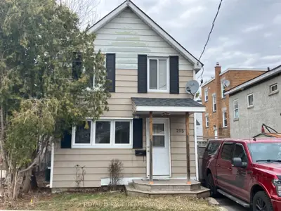 215 Jeanne Mance Street, Vanier And Kingsview Park, On K1l 6m1