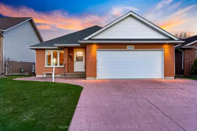 Detached in Niagara Falls