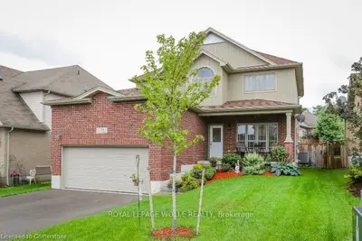 Detached in Woodstock