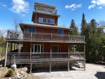 Detached in Northern Bruce Peninsula