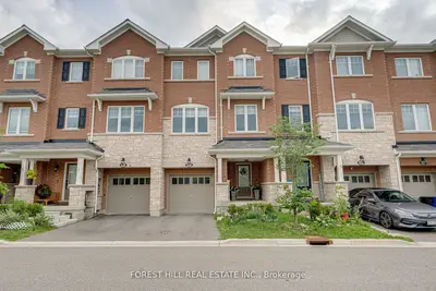 Att/Row/Townhouse in Hamilton