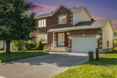 Detached in Russell