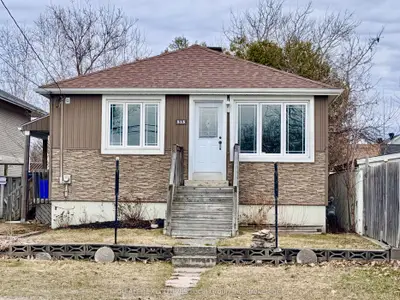 Detached in North Bay