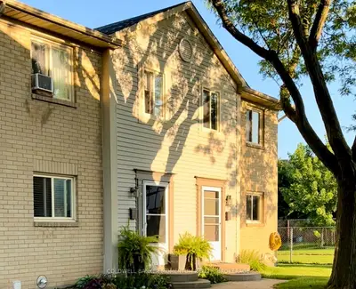 Condo Townhouse in St. Catharines