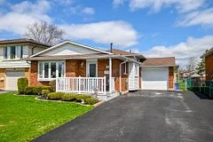 Detached in Port Colborne