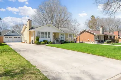 15 Mcleod Crescent, London North, On N5x 1s7