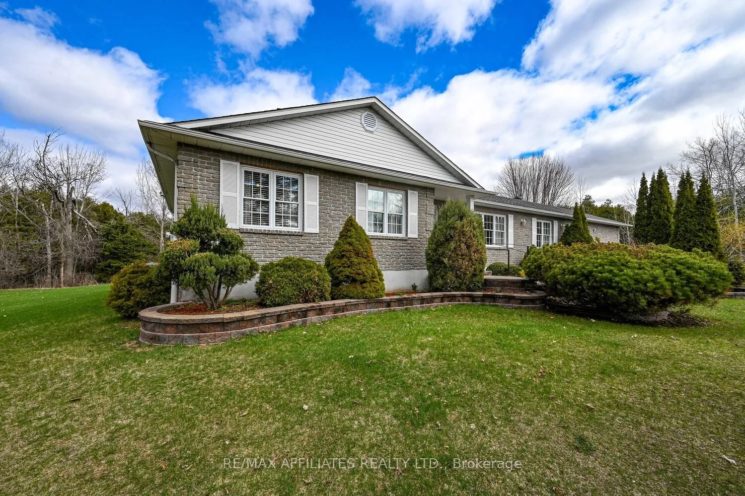 10 Tudor Circle, Rideau Lakes, ON K0G 1L0
