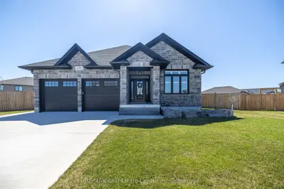 Detached in North Perth
