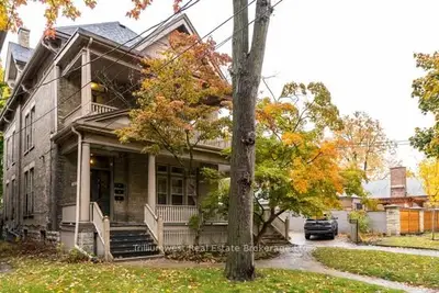 Fourplex in London East