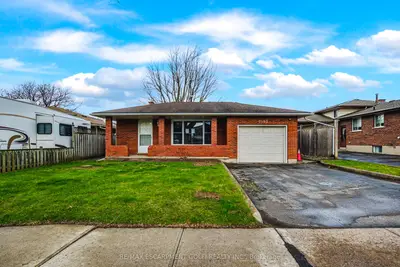 Detached in Niagara Falls