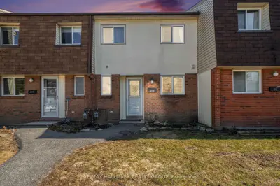 Condo Townhouse in Bells Corners and South to Fallowfield