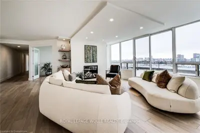 Condo Apartment in Waterloo