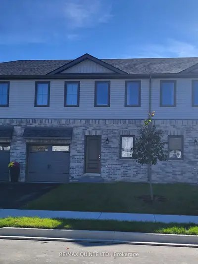 Att/Row/Townhouse in Prince Edward County