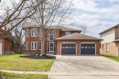 Detached in Niagara Falls
