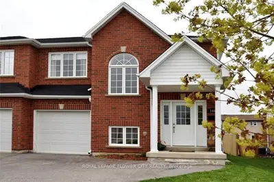 Semi-Detached in Owen Sound