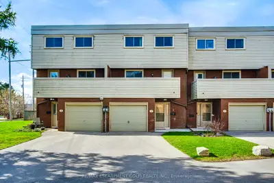 Condo Townhouse in Hamilton