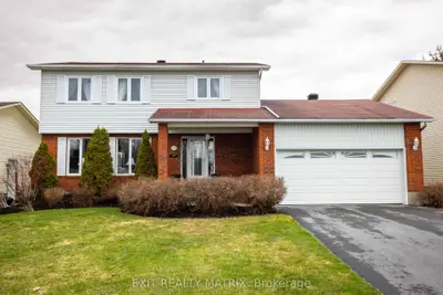 Detached in Russell