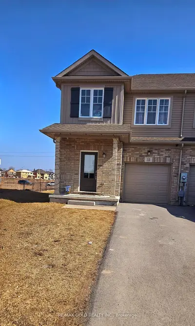 32 Sunflower Place, Welland, On L3c 0h8