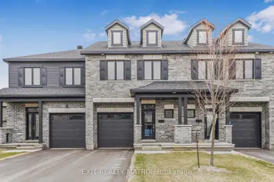 Att/Row/Townhouse in Russell