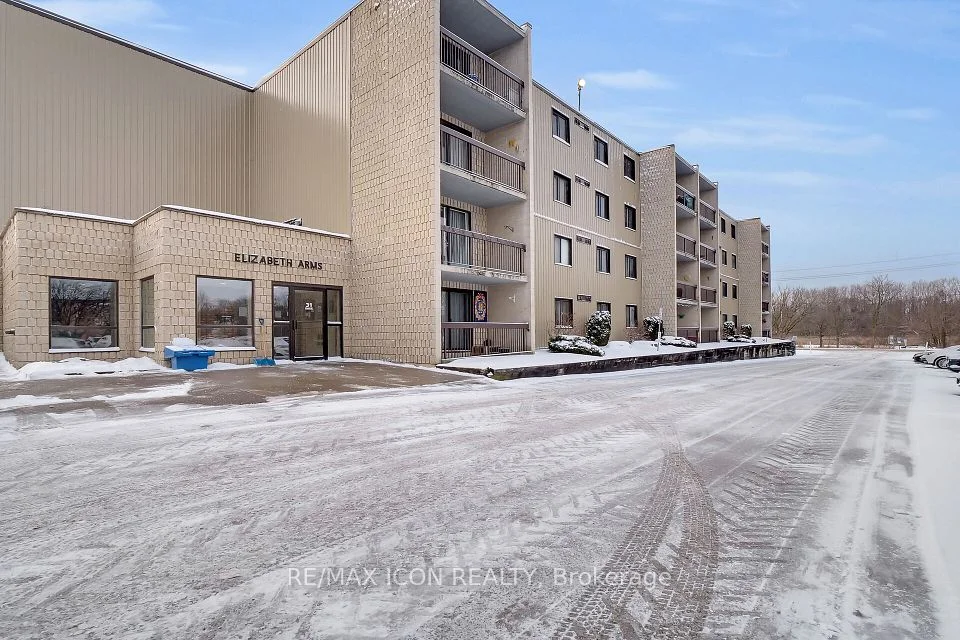 31 Victoria Street 408, Strathroy-caradoc, On N7g 3y4