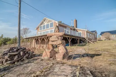 Detached in Parry Sound Remote Area