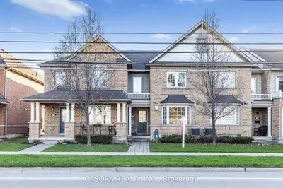Condo Townhouse in Hamilton