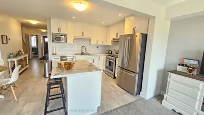 Att/Row/Townhouse in Grey Highlands