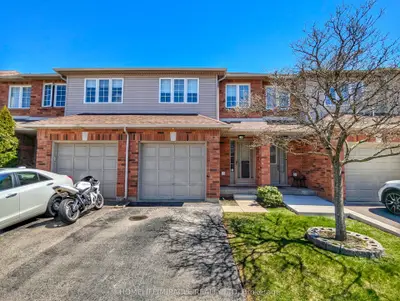Condo Townhouse in Hamilton