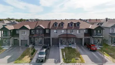 Att/Row/Townhouse in Stittsville - Munster - Richmond